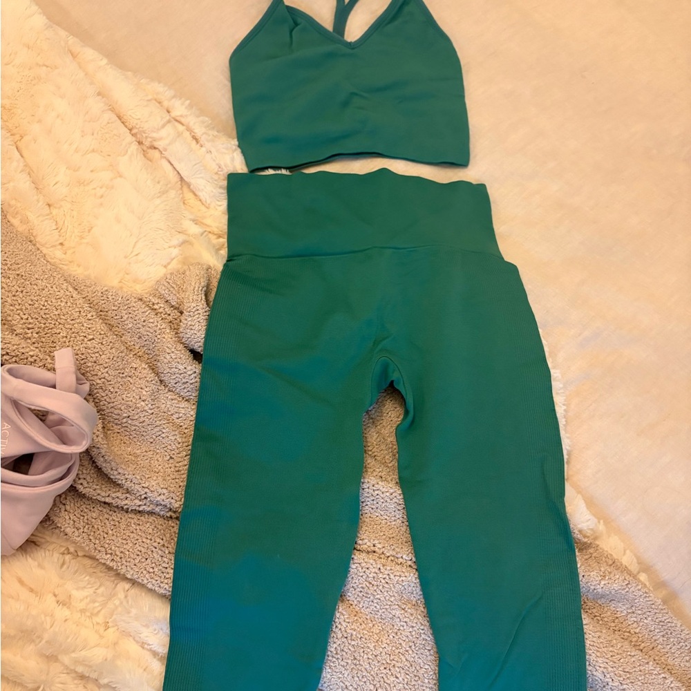 SET Active Green Leggings & MATCHING top